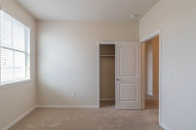 Building Photo - 2880 Donnell Dr