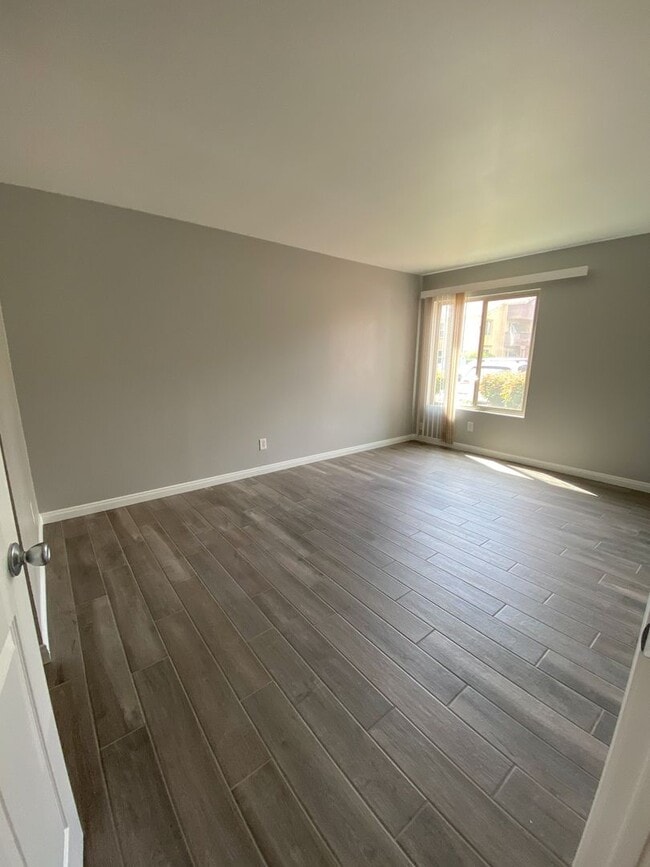 Building Photo - REMODELED 2Bd/1Ba Condo w/ Patio!
