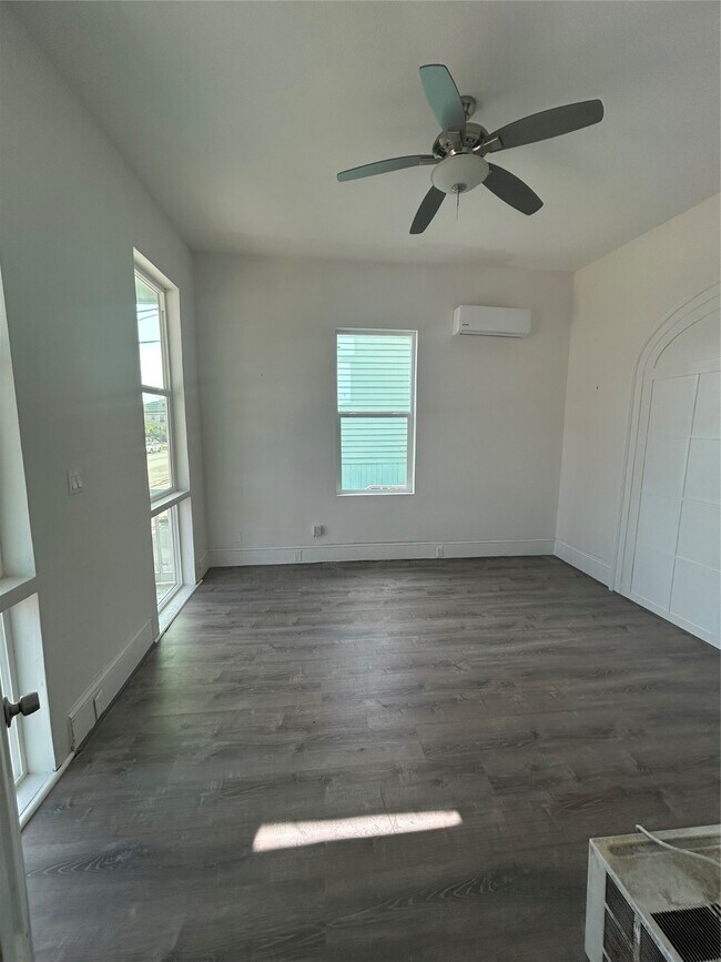 Building Photo - 1523 21st St