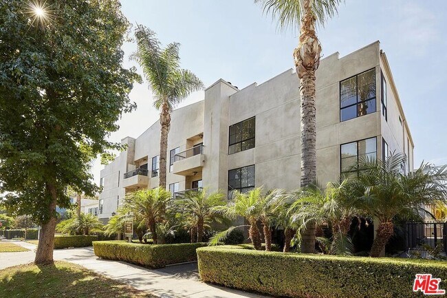 Building Photo - 909 Croft Ave