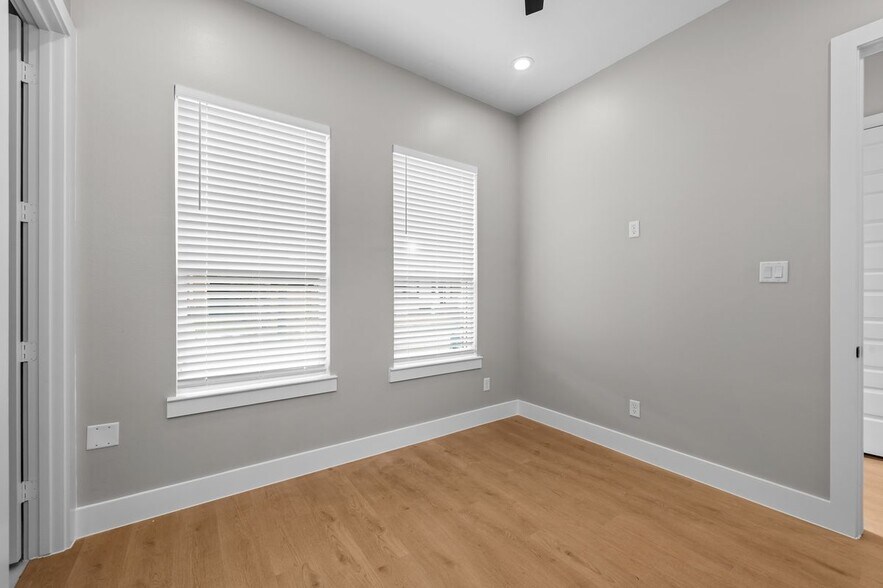 Building Photo - 3609 Hadley St