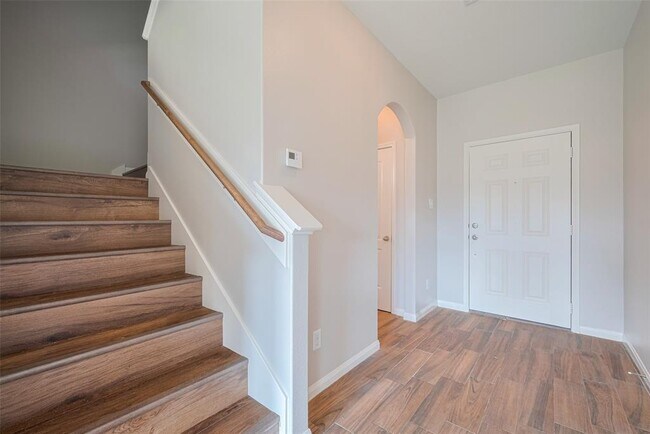Building Photo - 5123 Oak Briar Ln