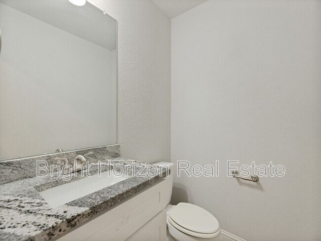 Building Photo - 449 Woodgrove Dr