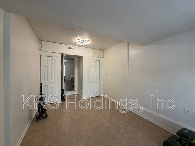 Building Photo - 1222 Corkwood Cir