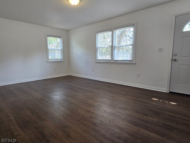 Building Photo - 128 1st St