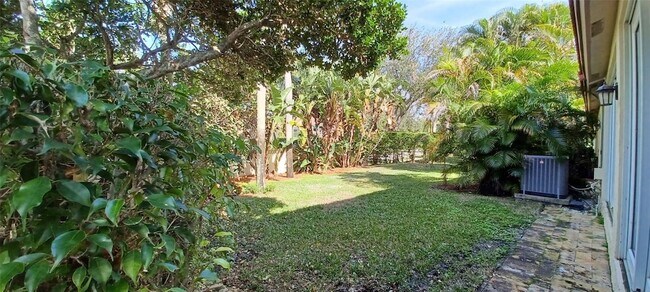 Building Photo - 6688 Via Regina