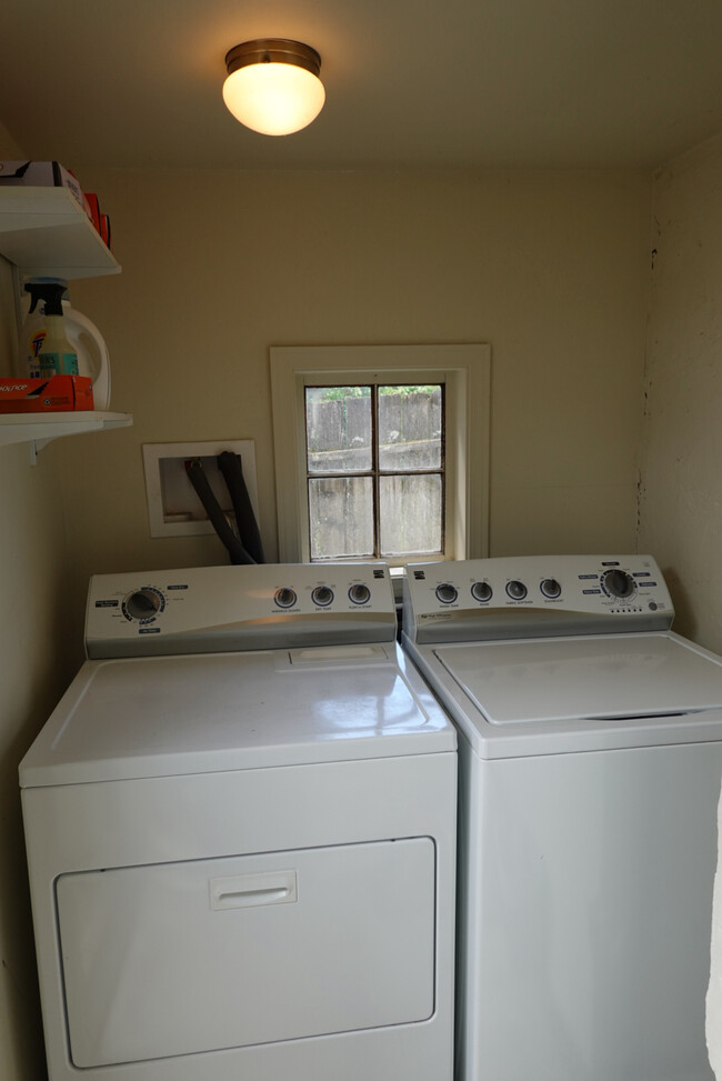 Shared laundry room - 525 NE 86th St