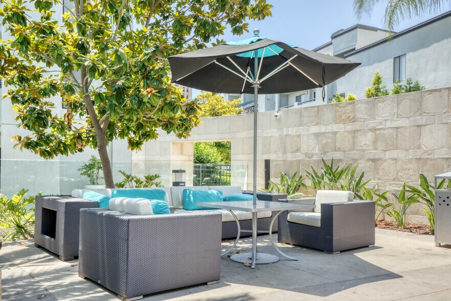 Building Photo - 250 S San Fernando Blvd