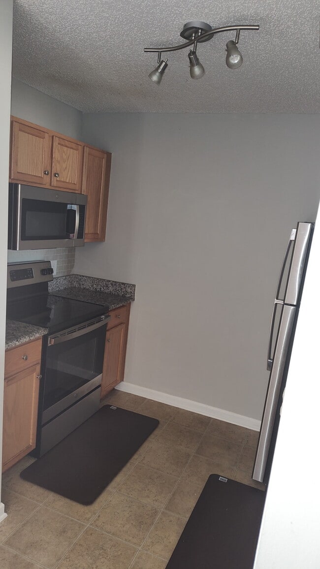 Building Photo - 2601 Riverridge Ct