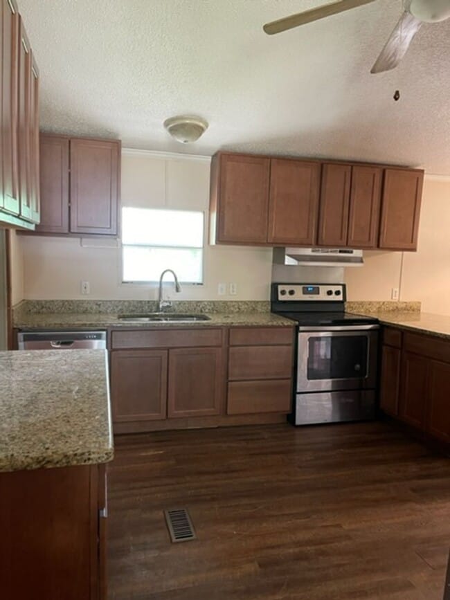 Building Photo - Rustic home in Citronelle