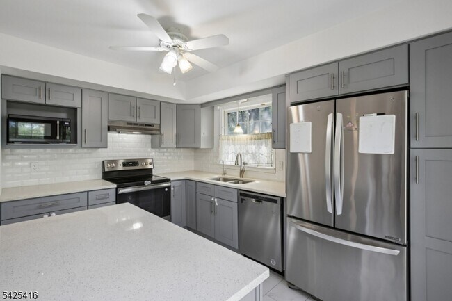 Building Photo - 14 Exeter Rd