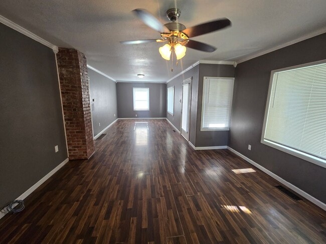 Building Photo - 3 bedroom, large privacy fenced in yard, oversized garage