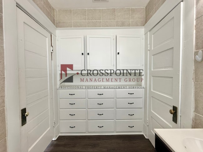 Building Photo - Tour Today! 3 Bedroom, 2 Bathroom House!