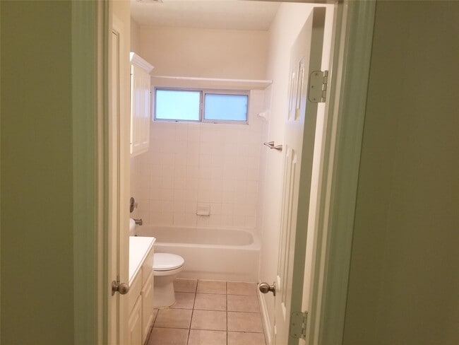 Building Photo - 2406 Hawks Rd