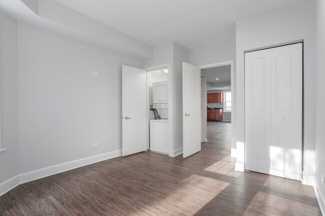 Building Photo - 7726 N Ashland Ave