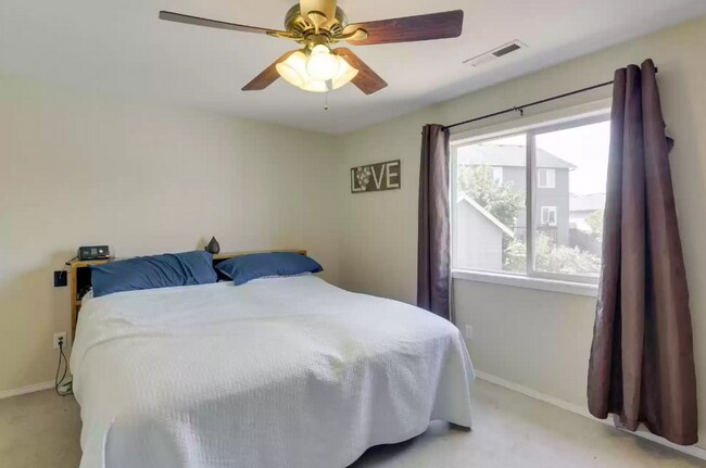 Building Photo - Lovely 3 bedroom Home in Pioneer Place!