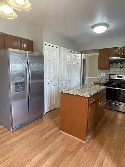 Building Photo - 174 Glenshire Dr