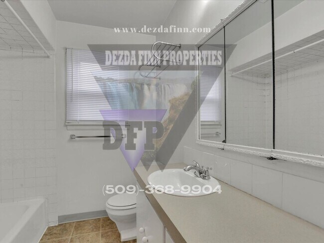 Building Photo - South Hill 3 bed/1 bath rancher with primo...
