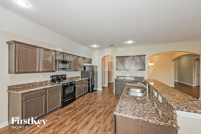 Building Photo - 708 Woodcrest Dr