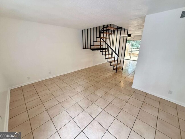 Building Photo - 3815 Parklane Dr