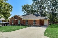 Building Photo - 919 Farmington Rd