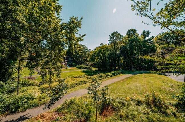 Building Photo - Spacious 5-Bedroom End-Unit Townhome in Reston with 3 Finished Levels, Renovated Kitchen & Fenced...