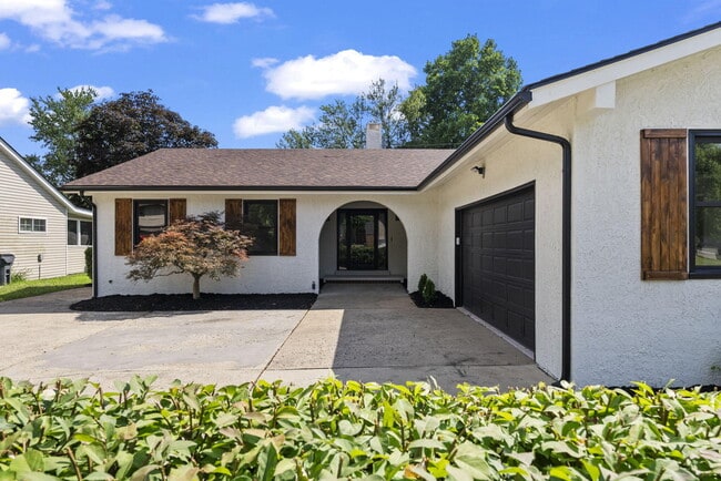 Building Photo - 452 Pasadena Dr