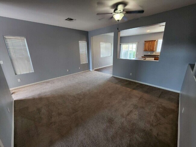 Building Photo - "Charming 3-Bed Oasis with 2 Full Baths in North Las Vegas – 1305 Sq Ft of Comfort!"