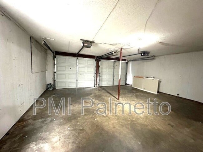 Building Photo - 105 Larkspur Ct