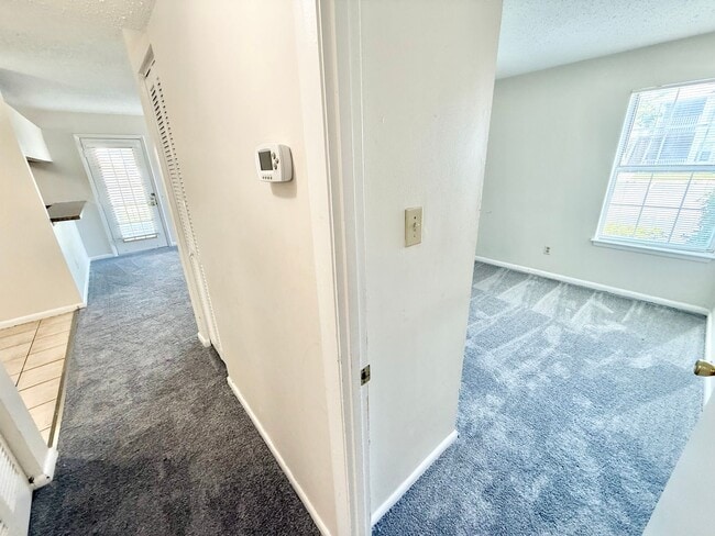 Building Photo - HURRY!!!***2 BED Condo/Downstairs unit/ W,S&T INCLUDED!!
