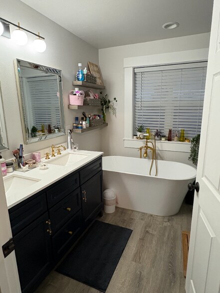 Building Photo - 221 Eldredge Ave SW