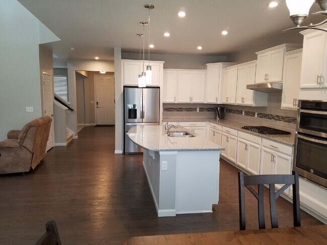 Building Photo - Gorgeous 4-Bed 3.5-Bath Home in Dayton Triangle!