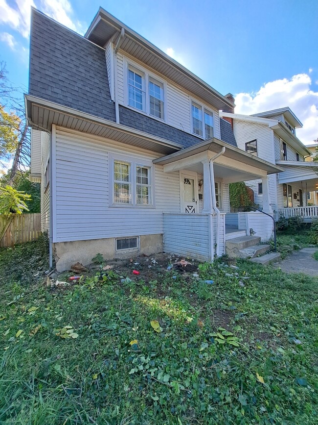 Building Photo - 44 E Parkwood Dr