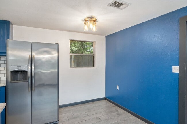 Building Photo - Updated home in Fort Walton Beach!