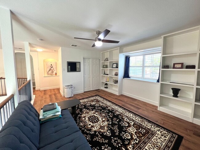 Building Photo - 3 Bedroom 2.5 Bath 1 Single Family Home for Rent in Cambridge Heights Area of Round Rock, Texas, ...