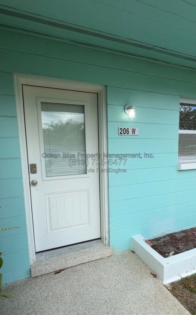 Building Photo - 206 Bates Ave