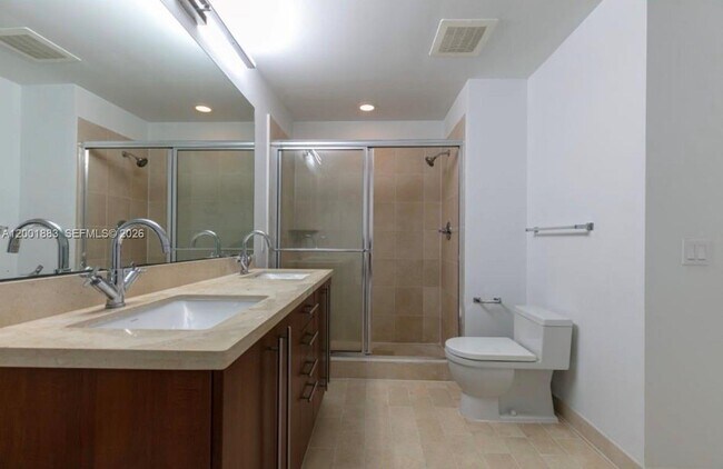 Building Photo - 1111 SW 1st Ave