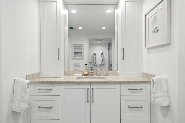 Building Photo - 9517 Gulf Shore Dr