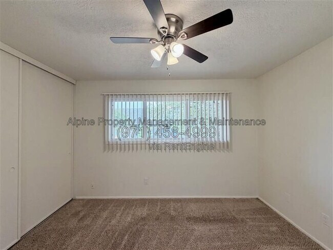 Building Photo - 925 NW Joy Ave
