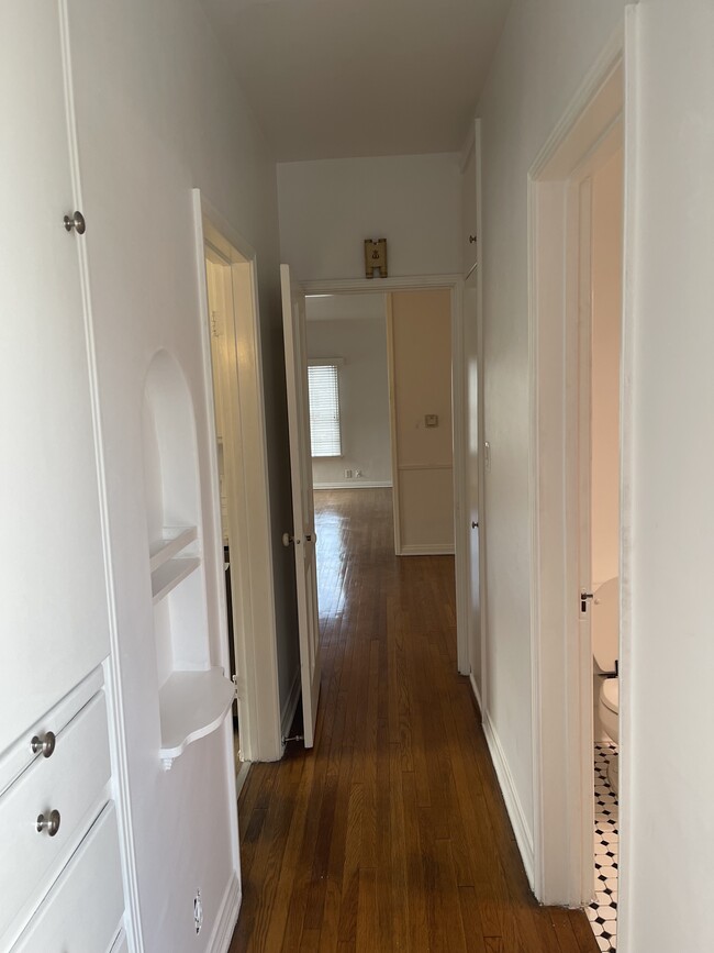 hallway looking toward dining/living room - 112 N Edgemont St