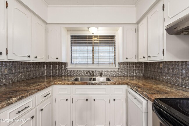 Building Photo - 110 Midtown Aly