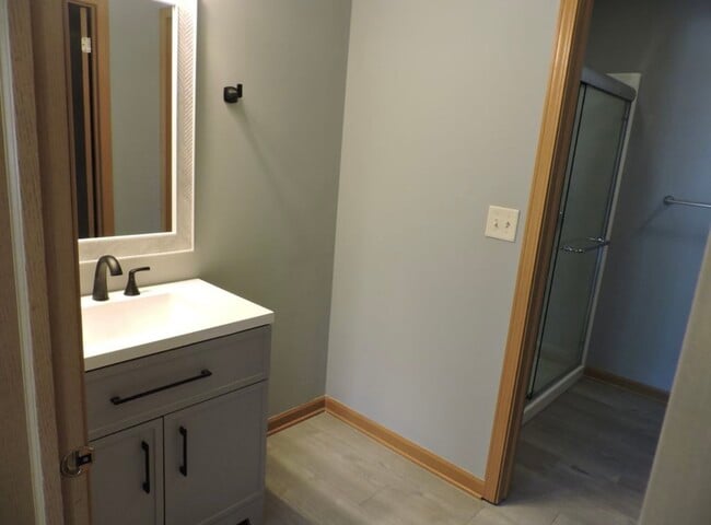 Building Photo - 357 Richmond Dr