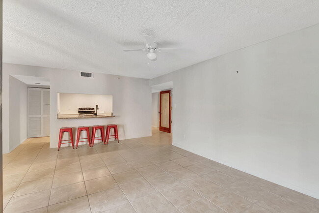Building Photo - 950 Lavers Cir