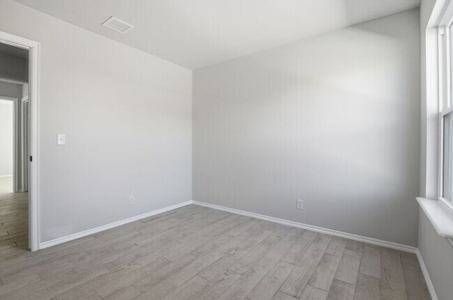 Building Photo - 4 Bedroom Home in Owasso – Open Floor Plan + Modern Finishes