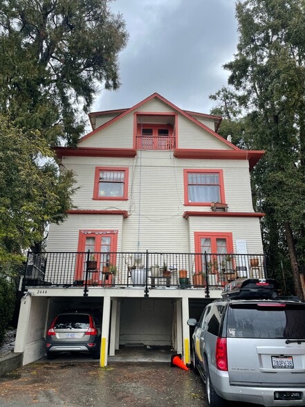 Primary Photo - 2444 Carleton St