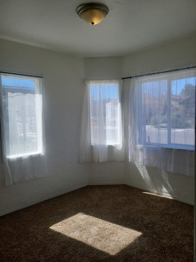 Building Photo - 420 14th St