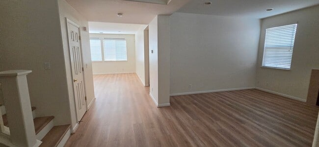 Building Photo - 4195 Peninsula Point Dr