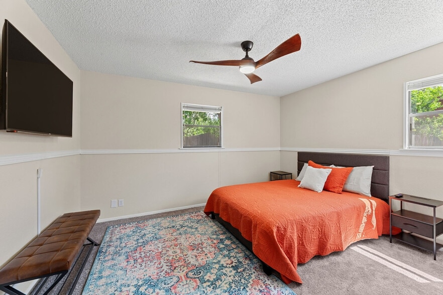 Building Photo - 908 Green Meadow Dr