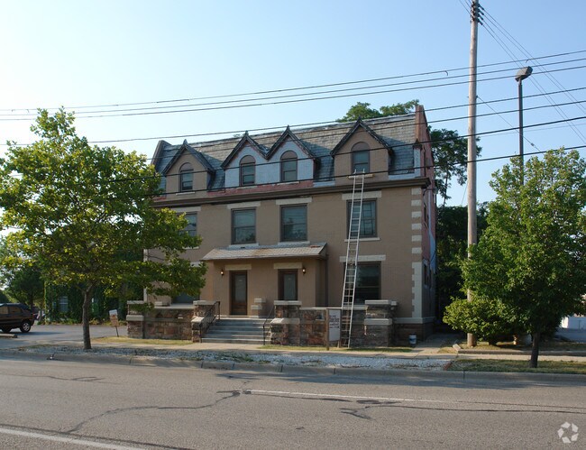 Primary Photo - Blake House Apartments