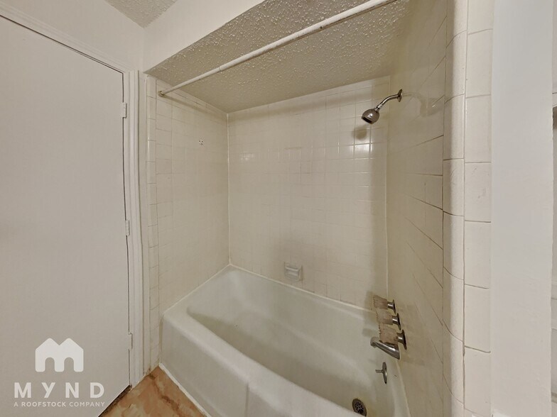 Building Photo - 15858 El Estado Dr